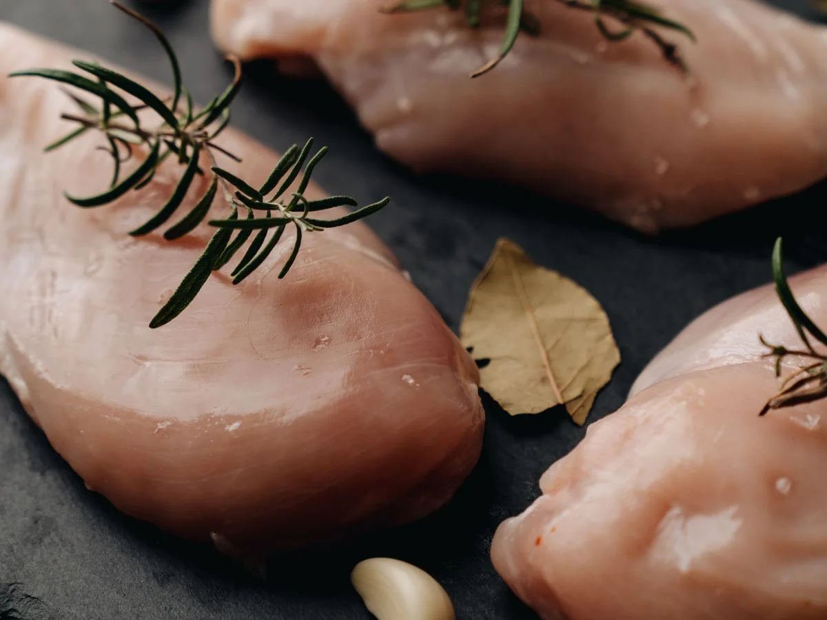 Tamam Taze Bütün Tavuk — 1.500 g'a kadar
