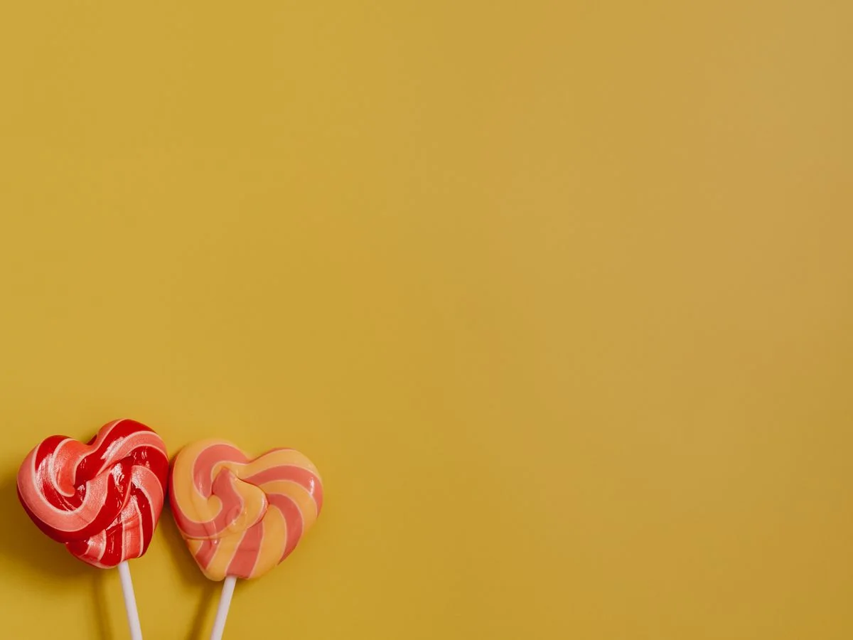 بيض ومصاصات المفاجآت بالهدايا — Funny Egg وFunny Lolly