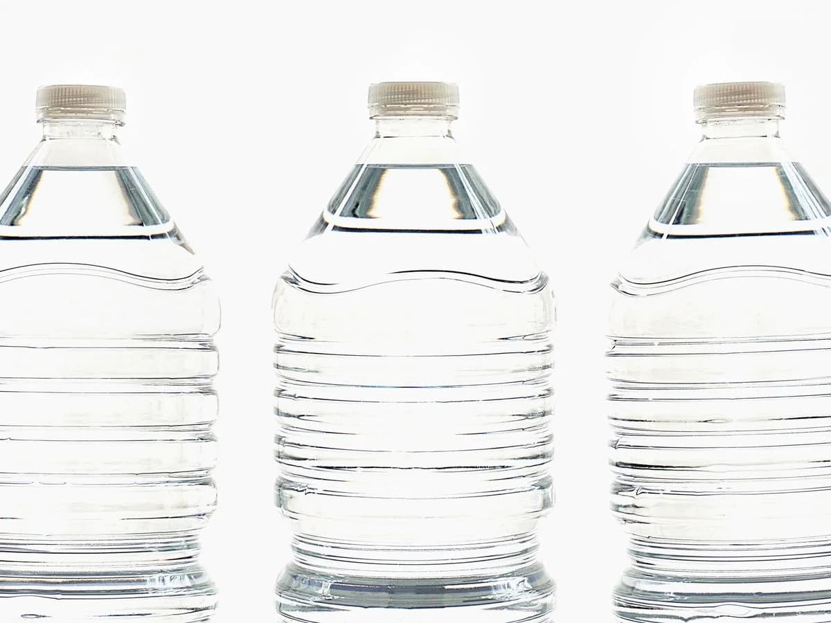 مياه فيجي الارتوازية الطبيعية — FIJI Water