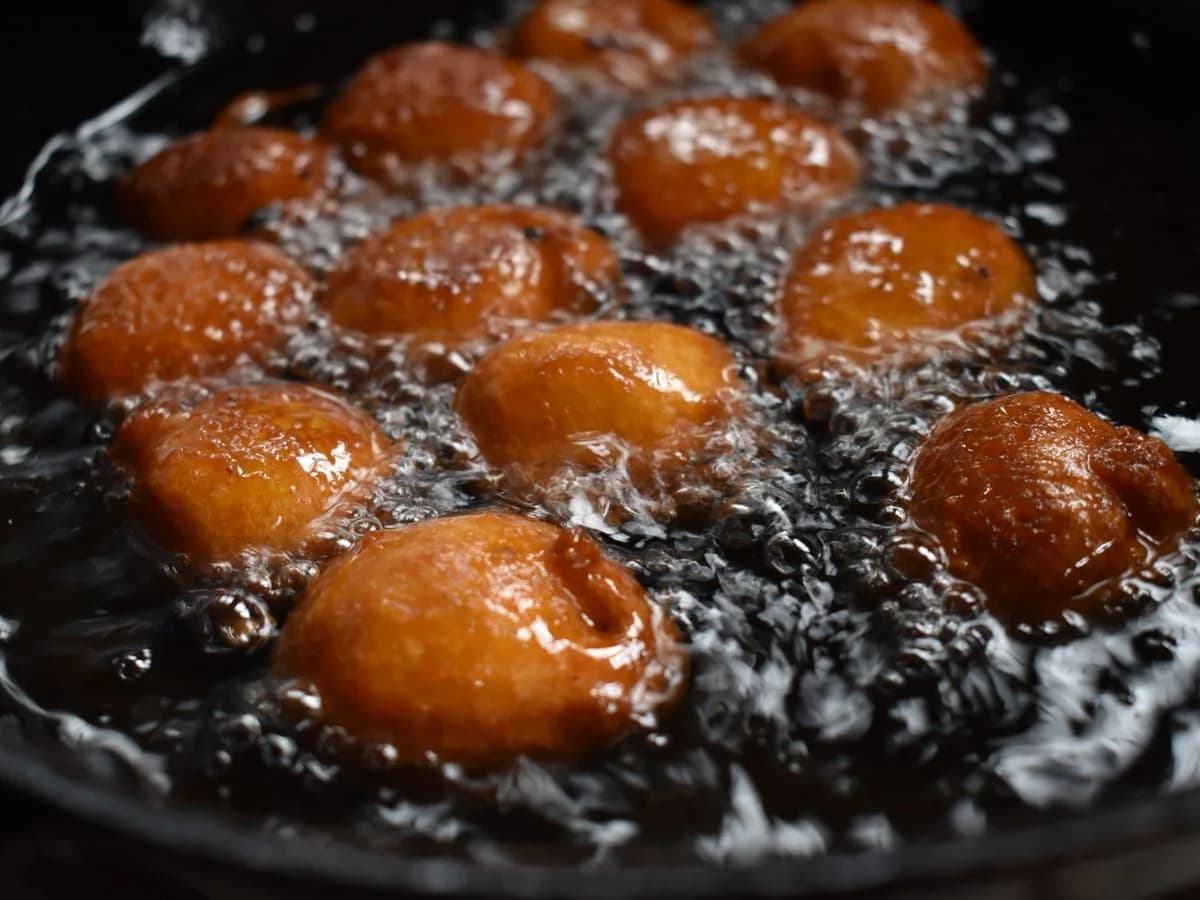 زيت نباتي معبّأ في قوارير