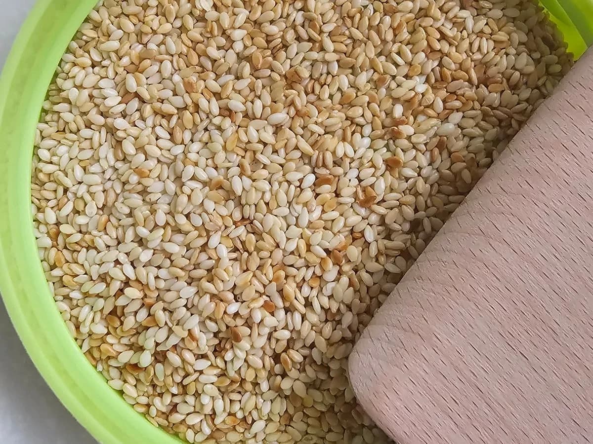 سمسم طحينة محمّص مرتين