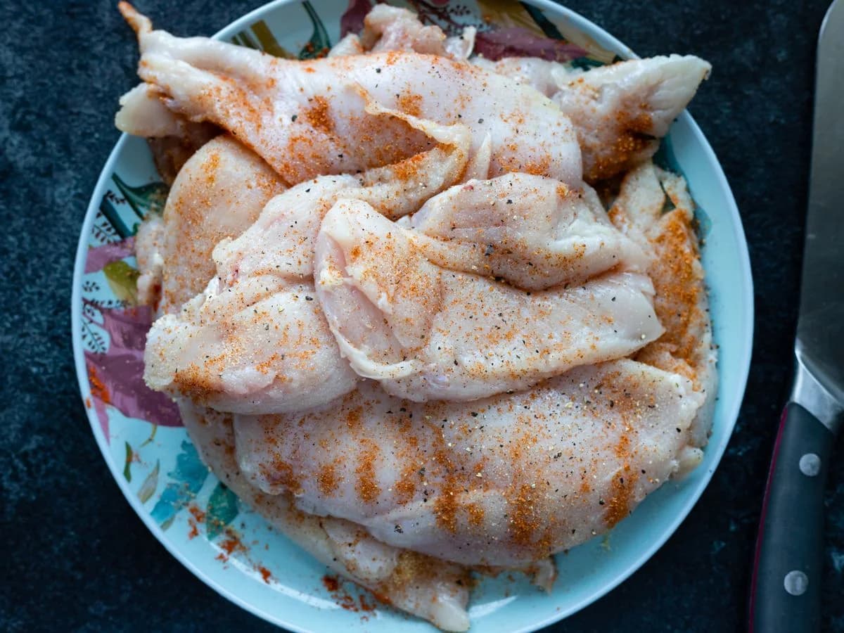 دجاج كامل حلال مجمّد