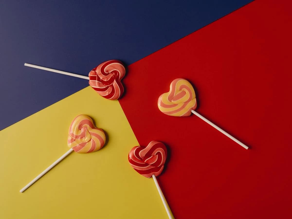مصاصة مع لعبة — Big Toy Lollipop وMini Big Toy Lollipop
